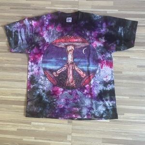 Celtic Artist P. Pracownik 93 Not Fade Away Mushroom on a custom dyed red anvil